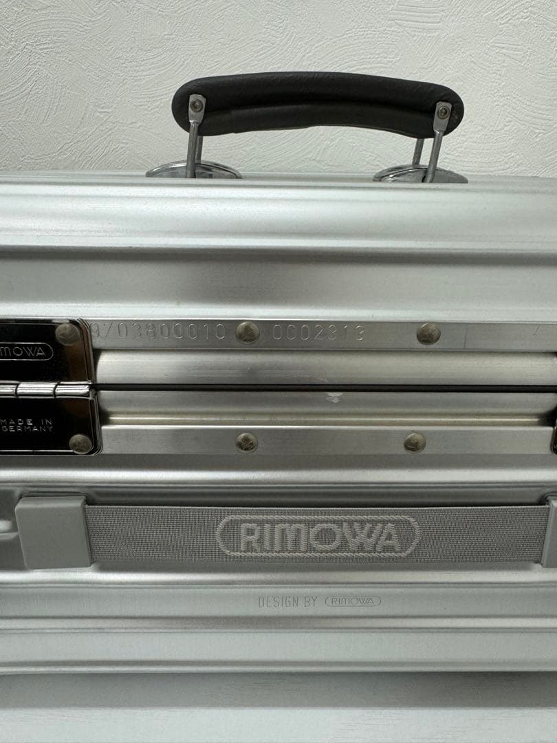RIMOWA リモワ ビューティケース アルミ製 シルバーTSAロック付き ドイ