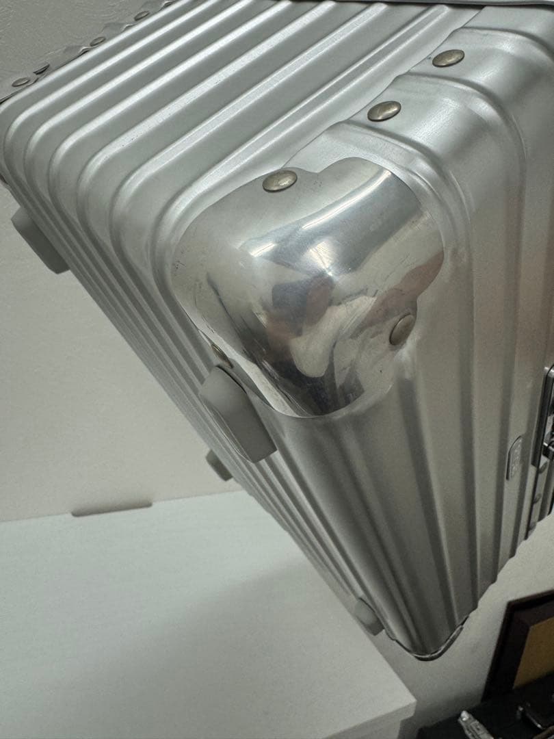 RIMOWA リモワ ビューティケース アルミ製 シルバーTSAロック付き ドイ