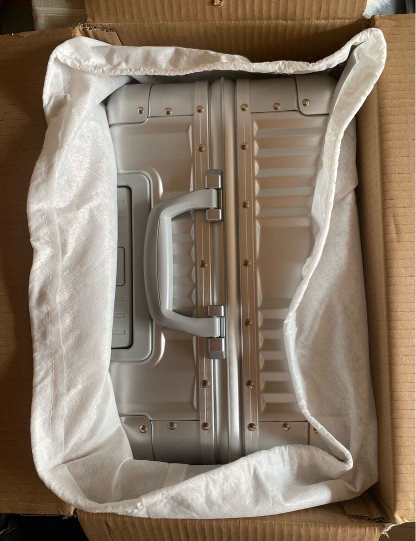 【新品未使用】63L メルセデス luggage RIMOWA風