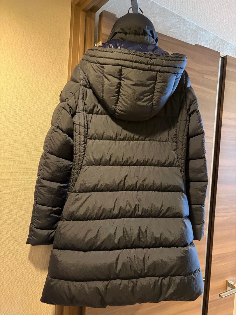 早い者勝ち　TATRAS ポリテアマネイビーダウン タトラスPOLITEAMA紺