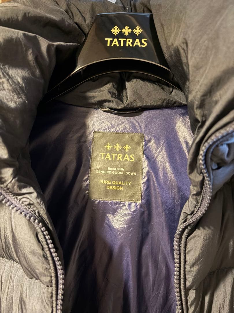 早い者勝ち　TATRAS ポリテアマネイビーダウン タトラスPOLITEAMA紺