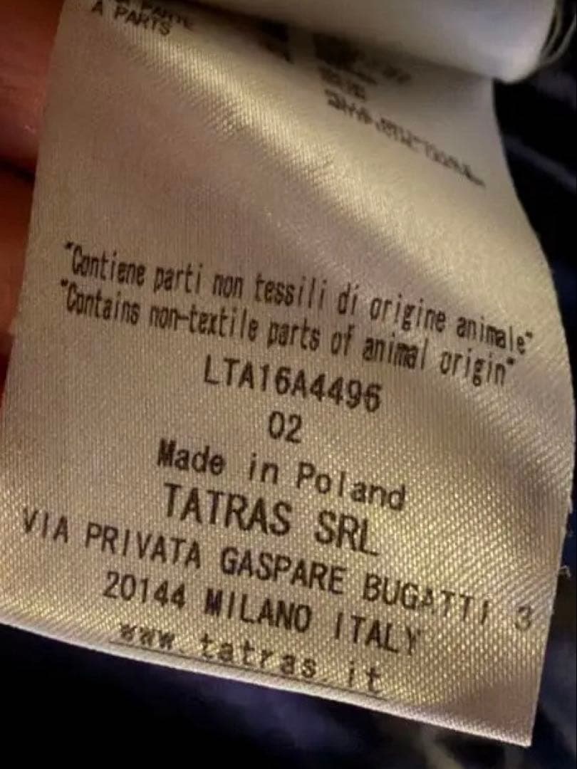 早い者勝ち　TATRAS ポリテアマネイビーダウン タトラスPOLITEAMA紺