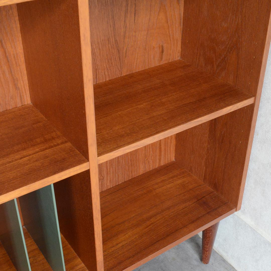 デンマーク 北欧ヴィンテージ チーク ディスプレイシェルフ 北欧家具 3段扉付き