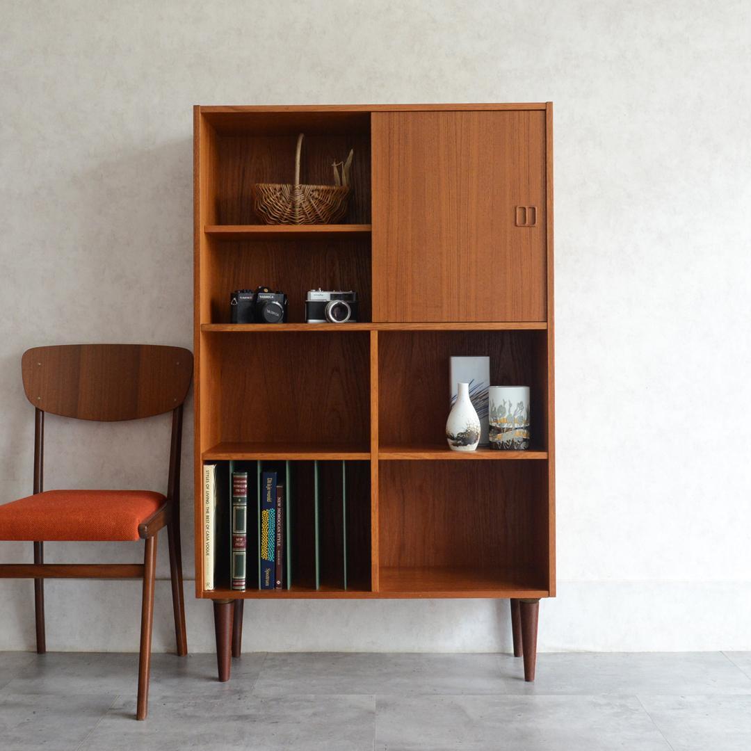 デンマーク 北欧ヴィンテージ チーク ディスプレイシェルフ 北欧家具 3段扉付き