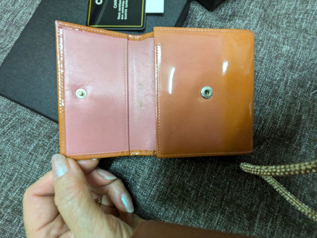 最終お値下げ！【CHANEL】 三つ折り財布 シルバーロゴ　オレンジ　エナメル
