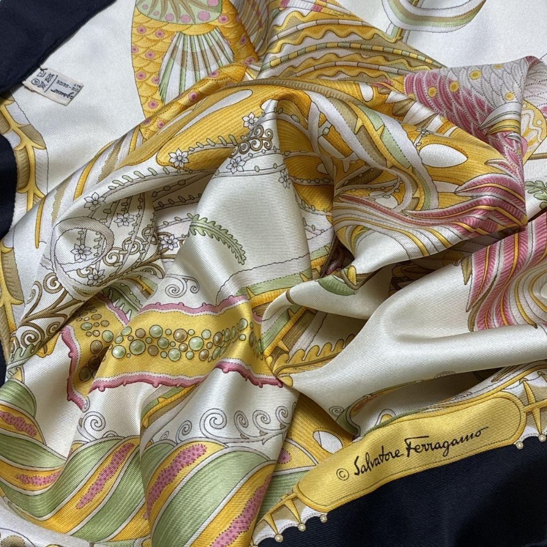 【極美品】フェラガモ シルク イタリア製 熱帯魚 大判スカーフ ストール