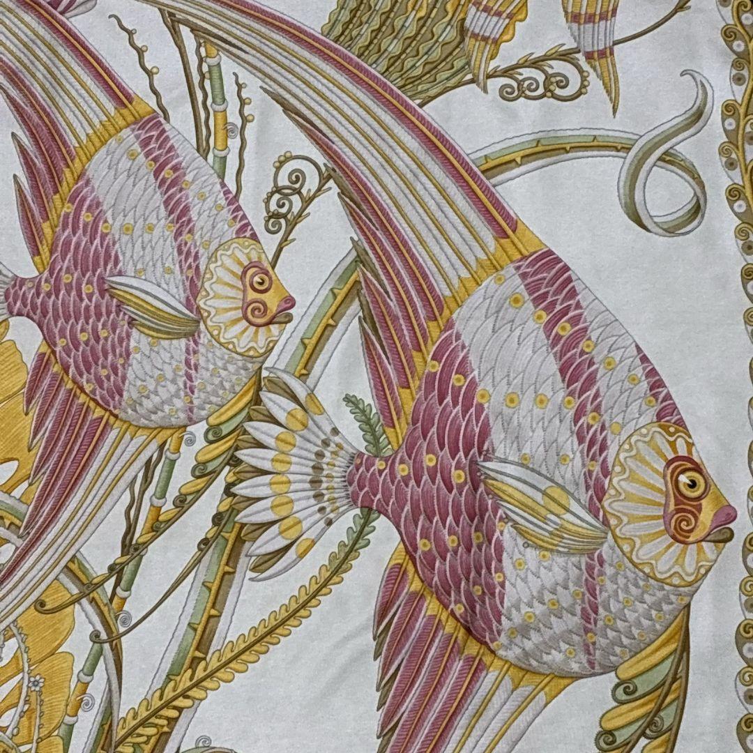 【極美品】フェラガモ シルク イタリア製 熱帯魚 大判スカーフ ストール