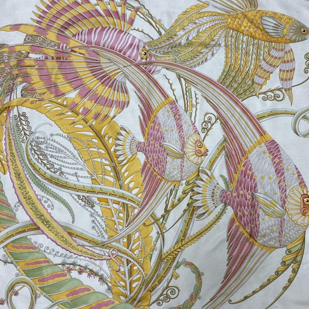 【極美品】フェラガモ シルク イタリア製 熱帯魚 大判スカーフ ストール