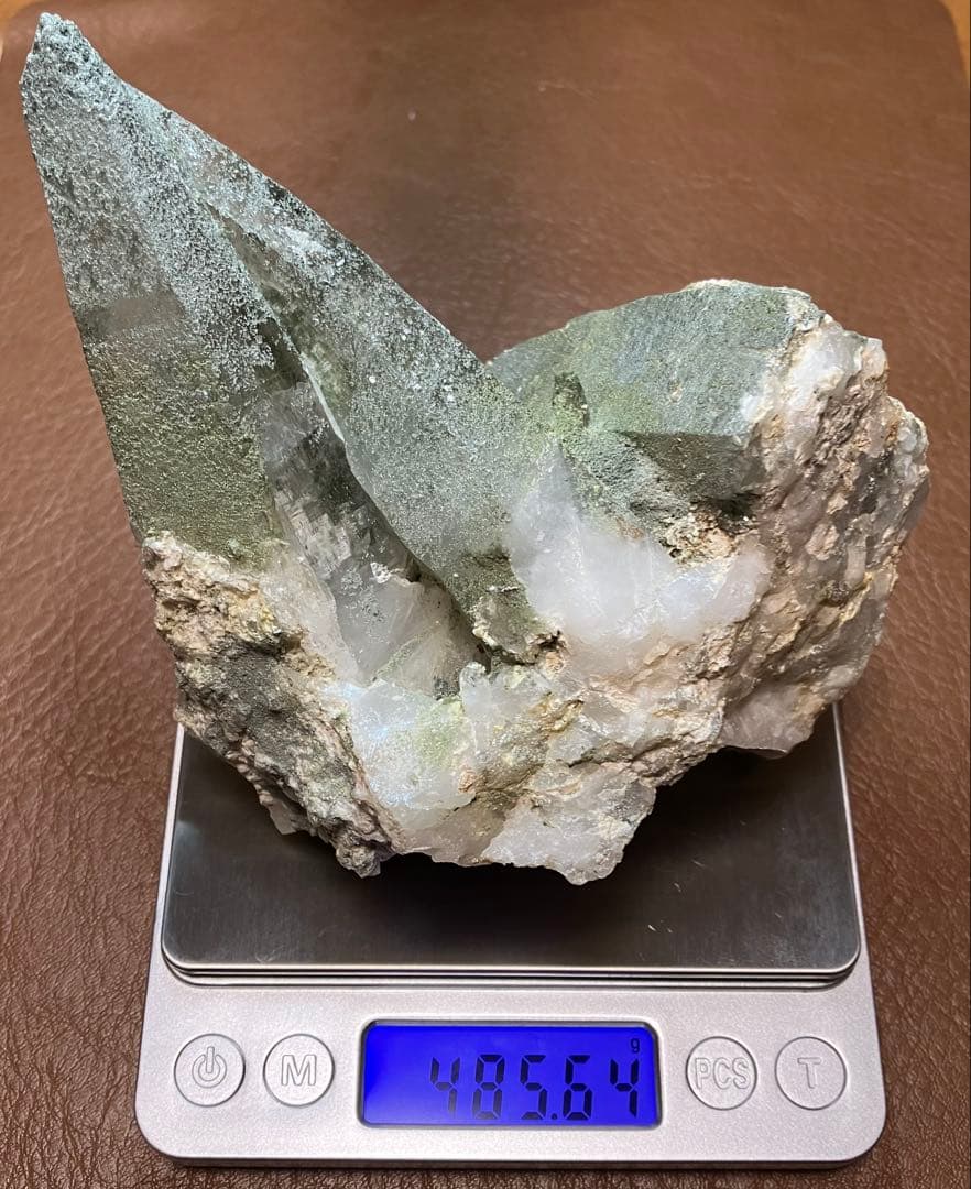 ガネーシュヒマール　ラパ産　クローライトオンクオーツクラスター　約485g