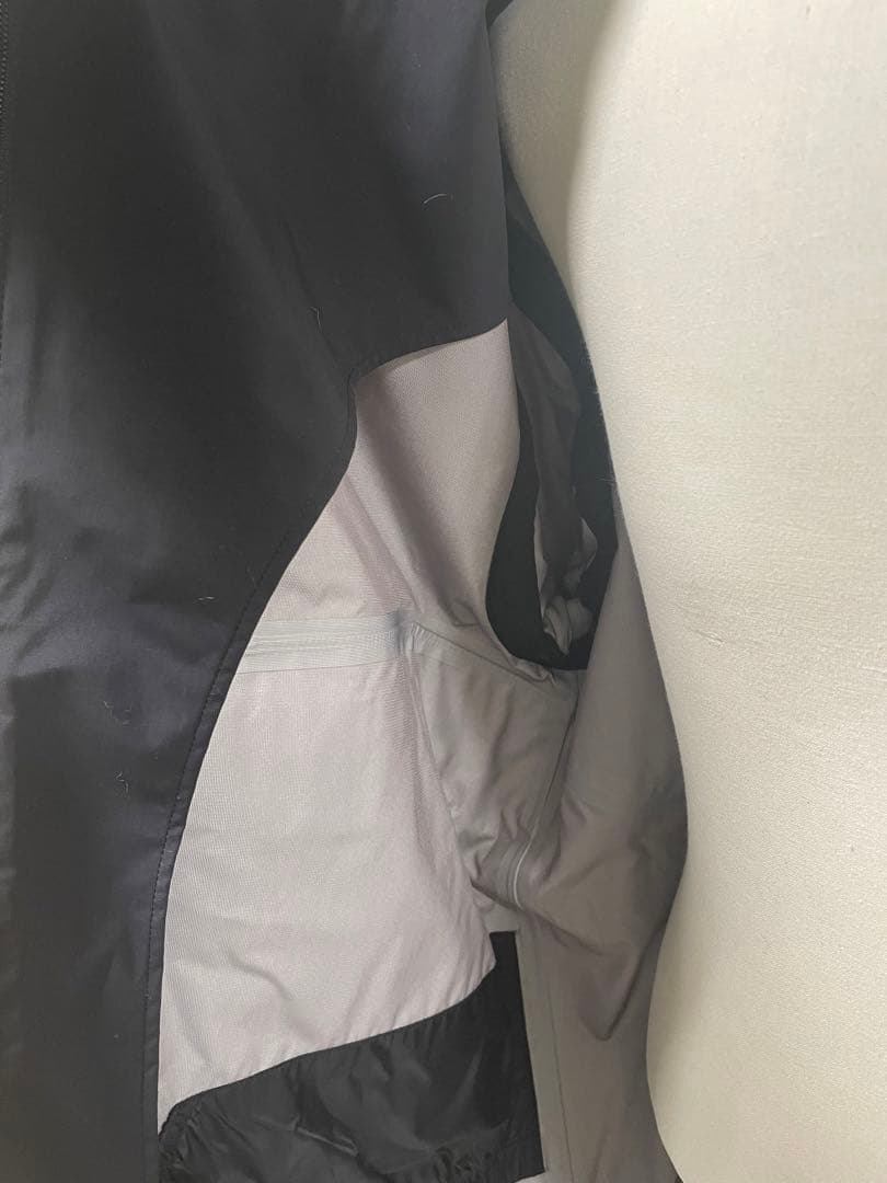 【美品】Off-White ナイロンマウンテンパーカー　ジャケット オフホワイト