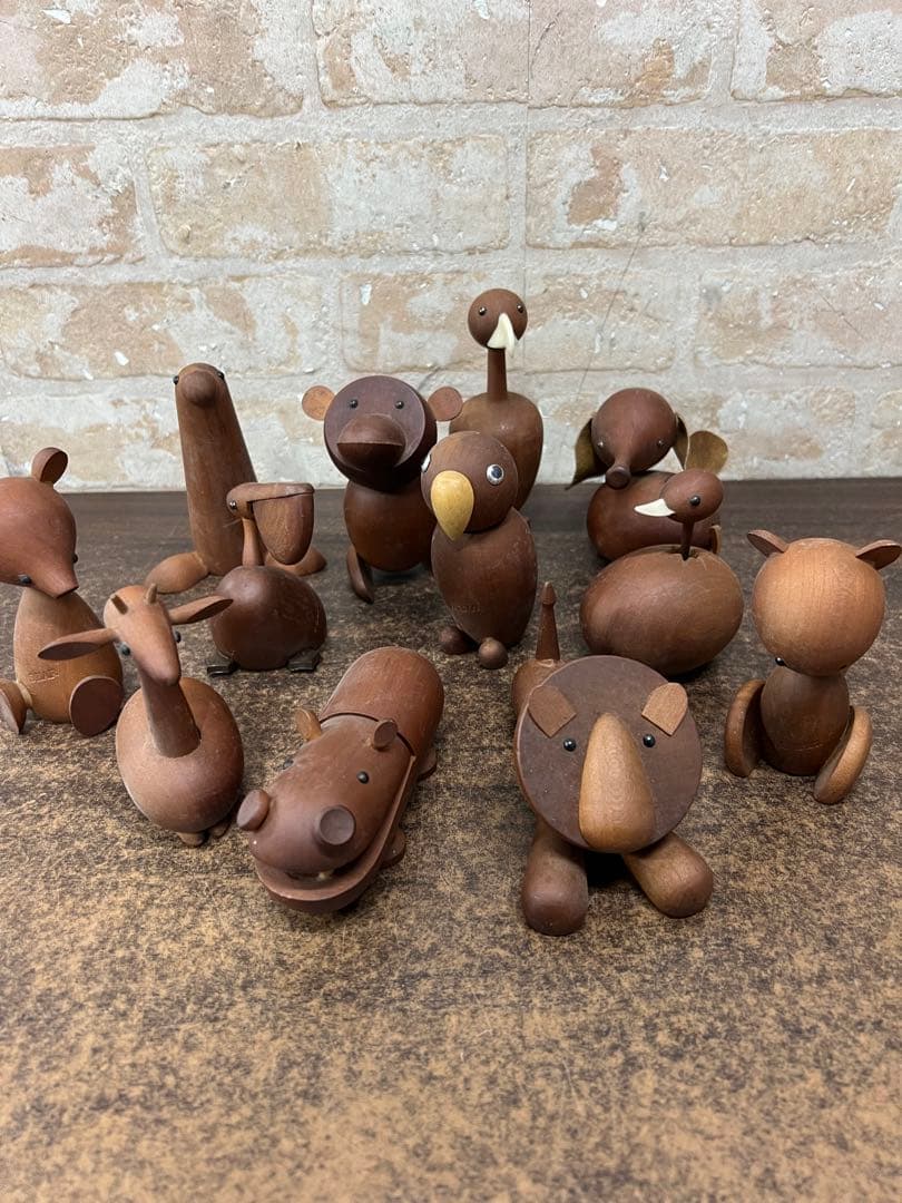 E2【used】 千趣会 ロイヤルペット 12種 木製置き場