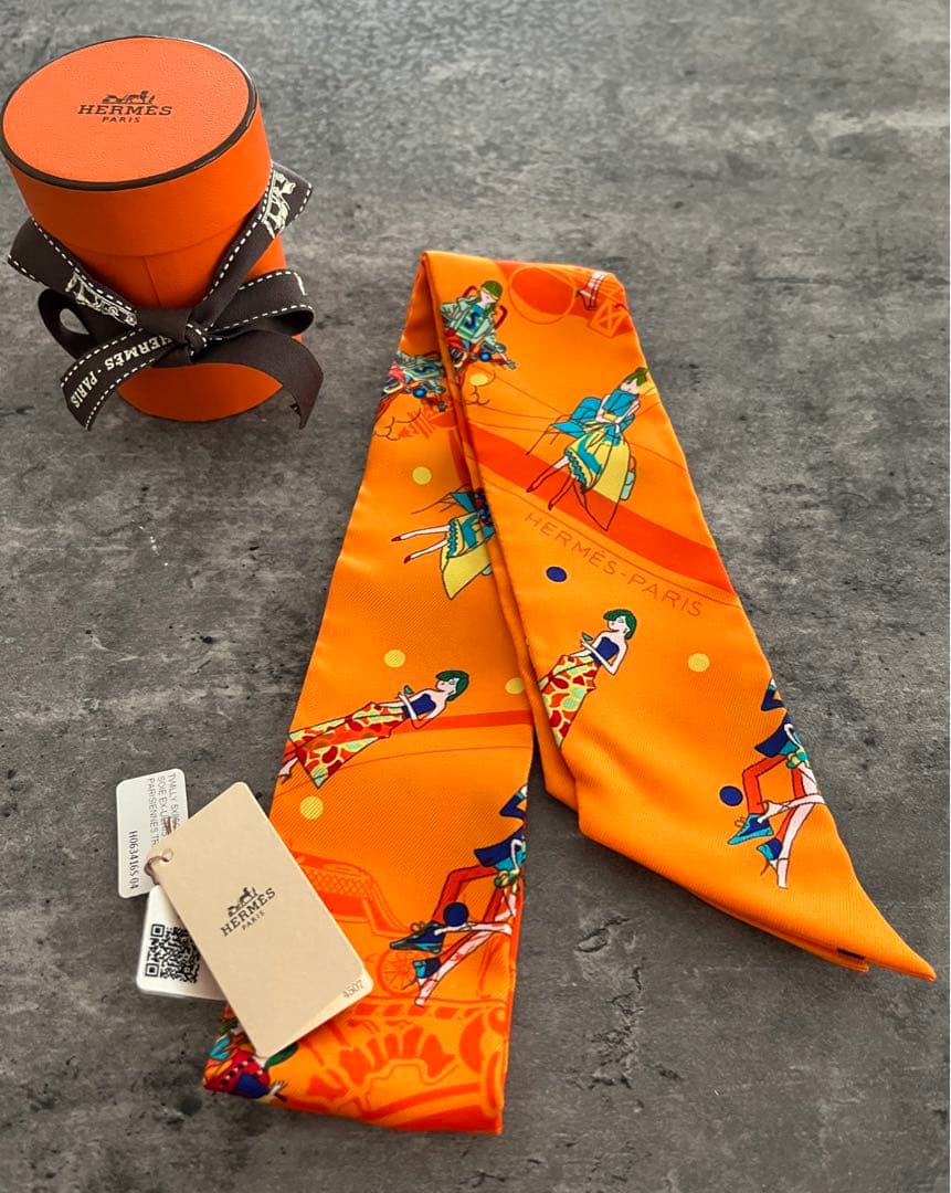 HERMES エルメス　ツイリー　パリジェンヌ　オレンジ　新品未使用　スカーフ