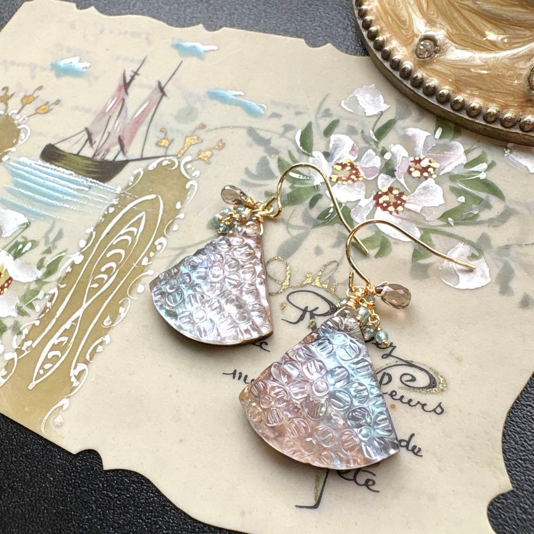 《1点限定》タイガーアイファンシェイプ小花カービング＊ピアスorイヤリング