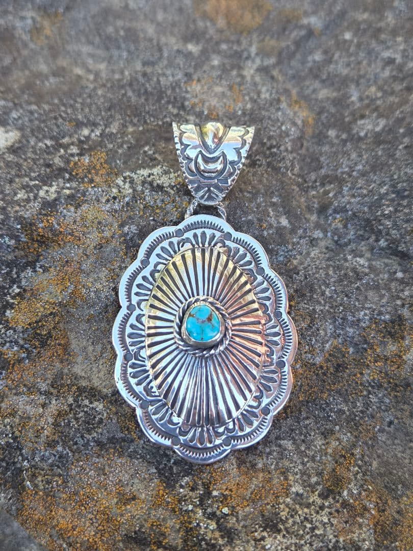 リポウズ　スタンプワーク　コンチョ　ペンダント　インディアンジュエリースタイル