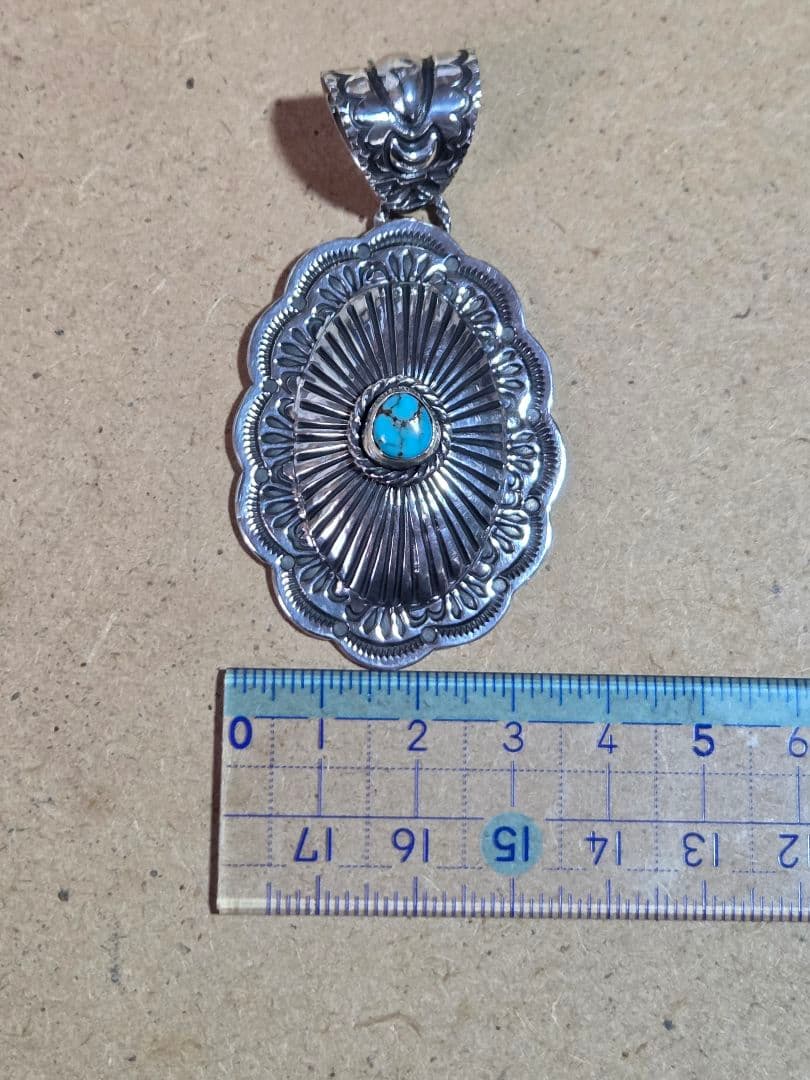 リポウズ　スタンプワーク　コンチョ　ペンダント　インディアンジュエリースタイル
