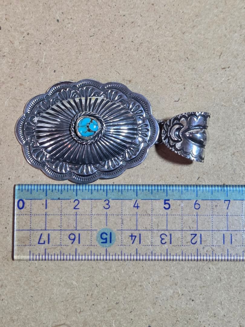 リポウズ　スタンプワーク　コンチョ　ペンダント　インディアンジュエリースタイル