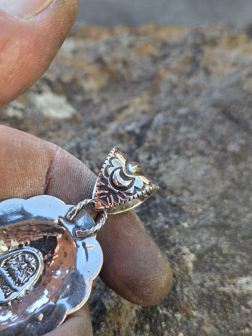 リポウズ　スタンプワーク　コンチョ　ペンダント　インディアンジュエリースタイル