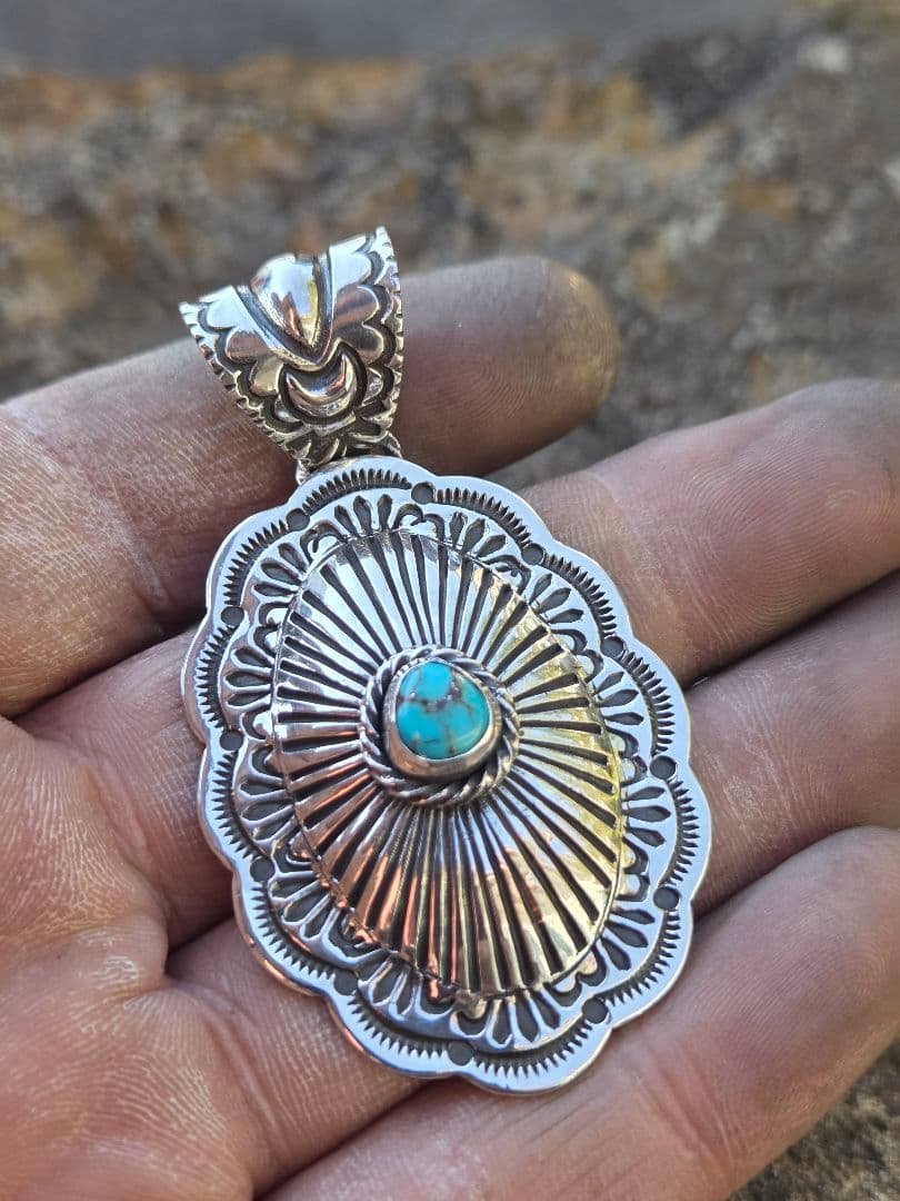 リポウズ　スタンプワーク　コンチョ　ペンダント　インディアンジュエリースタイル