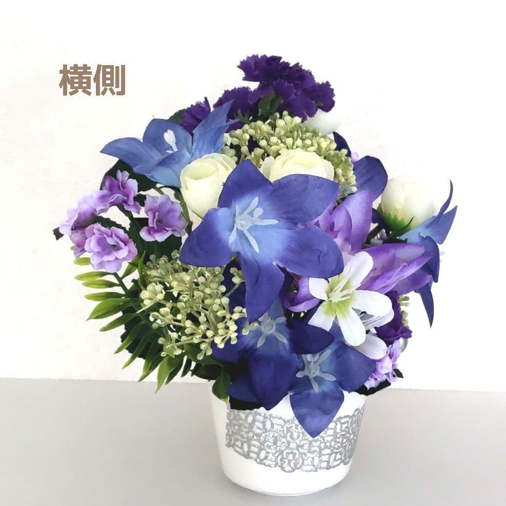 ♕* 人気の蓮がメイン♬ 紫▪ 青▪ 白 の上品な造花仏花アレンジメント ♧*