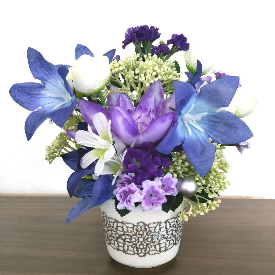 ♕* 人気の蓮がメイン♬ 紫▪ 青▪ 白 の上品な造花仏花アレンジメント ♧*