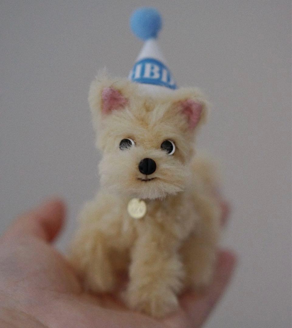手のひらぬいぐるみ 賢そうなワンワン いぬ ハンドメイド 海外作家様 部屋飾り