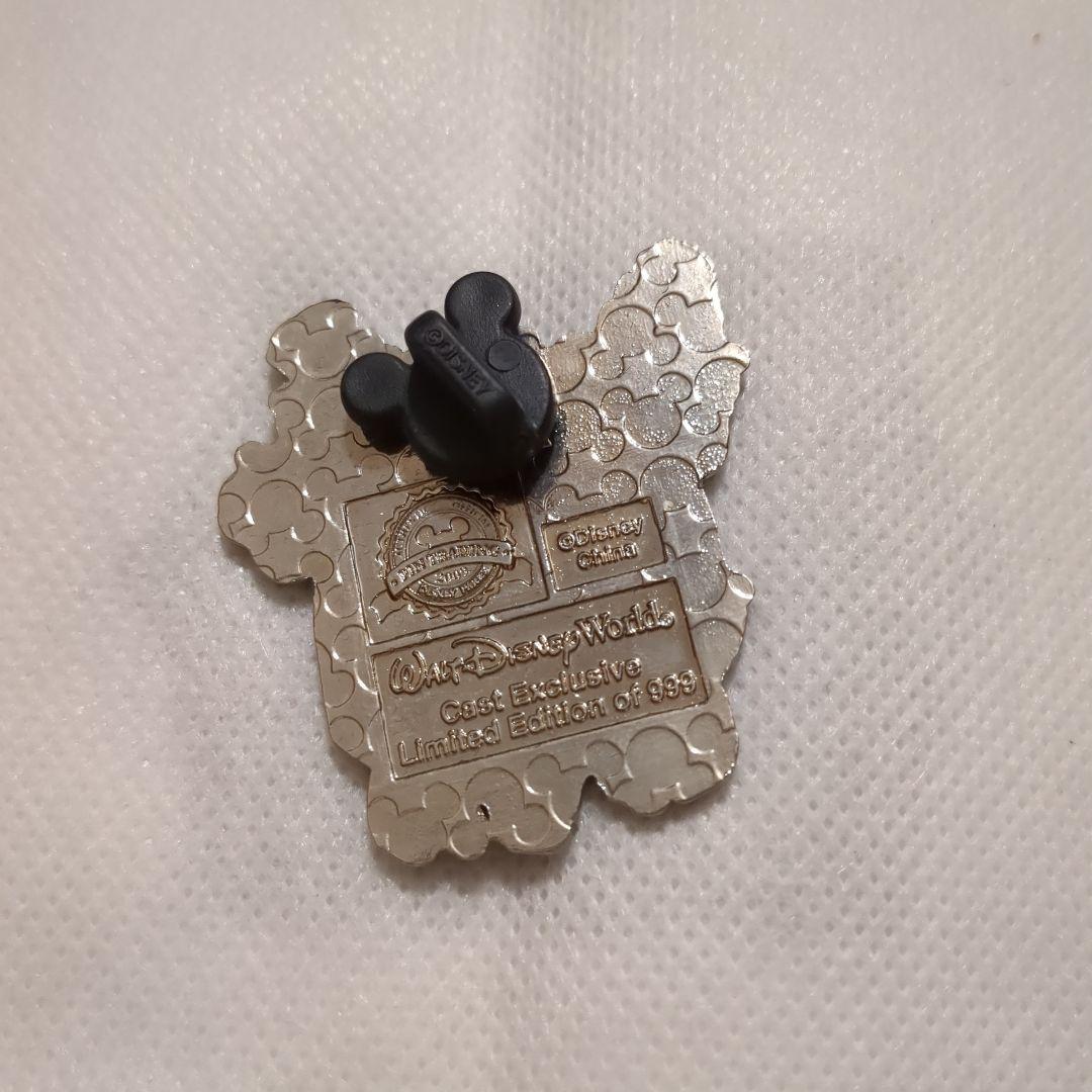 WDWキャスト999個限定ピンバッジ