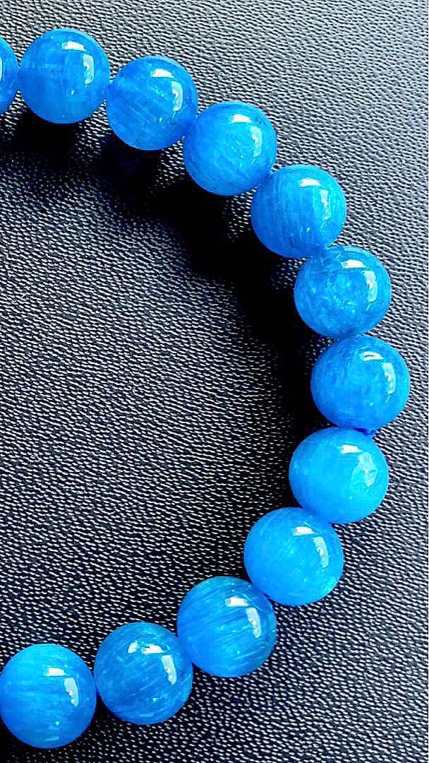 究極品質　未来への指針と絆を象徴する守護石　ネオンブルーアパタイトキャッツアイ