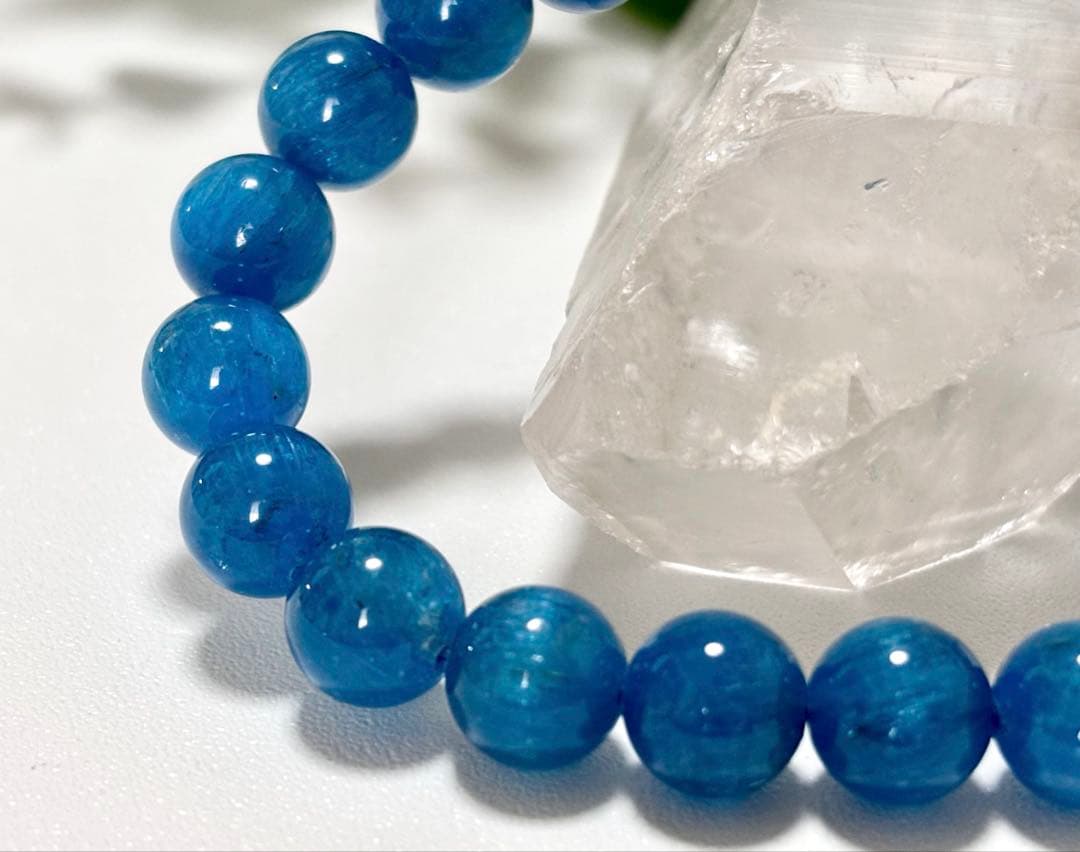 究極品質　未来への指針と絆を象徴する守護石　ネオンブルーアパタイトキャッツアイ