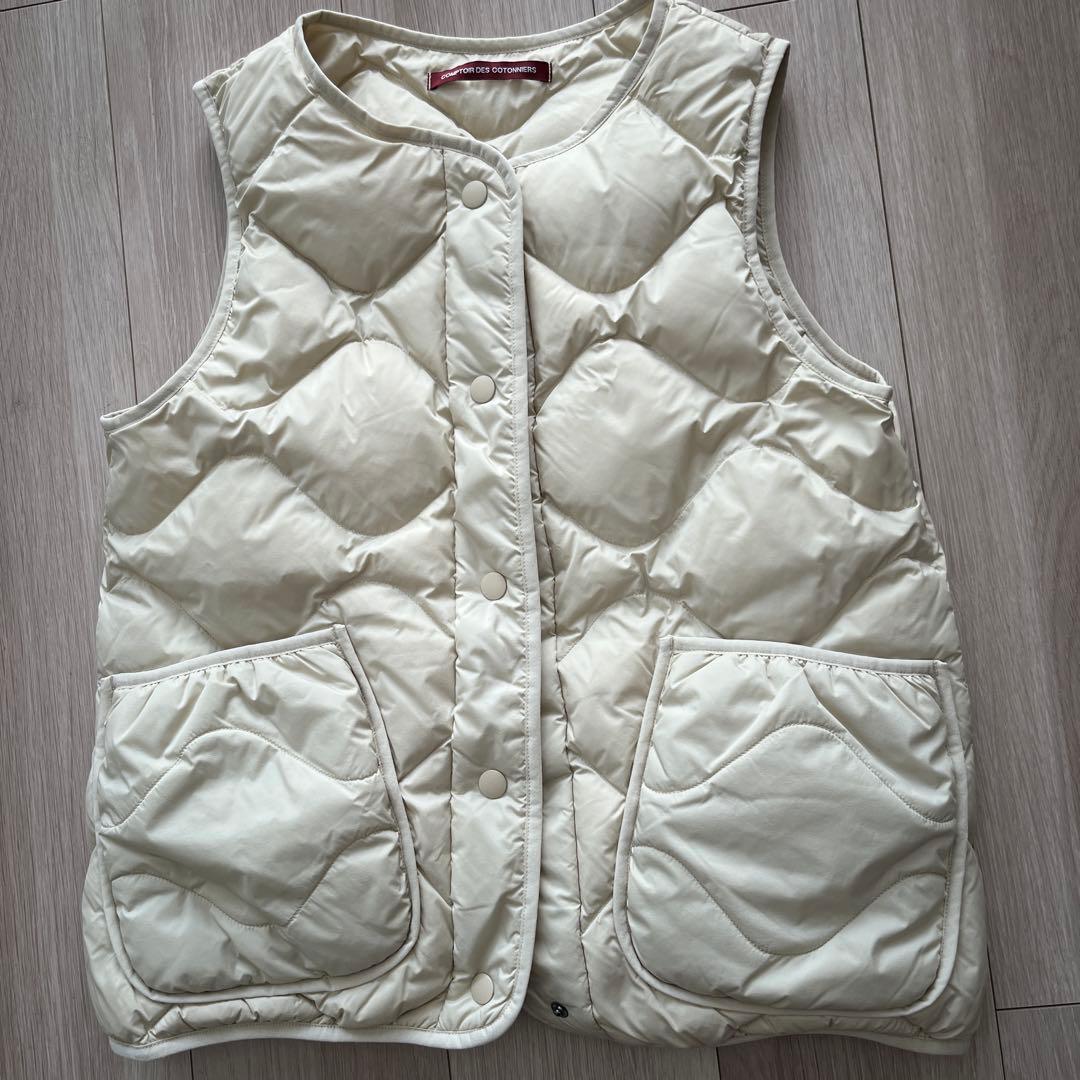 ユニクロ　コントワーデコトニエ　ウルトラライトダウンベスト　31ベージュSサイズ