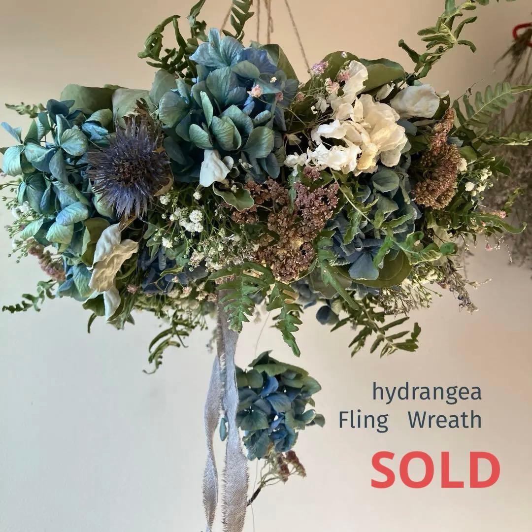 アンティーク紫陽花とエリンジウムのブルーなフライングリース　アキレア　ユーカリ