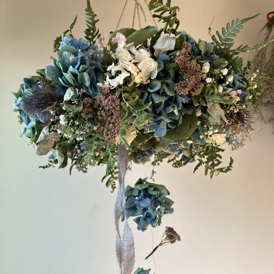 アンティーク紫陽花とエリンジウムのブルーなフライングリース　アキレア　ユーカリ