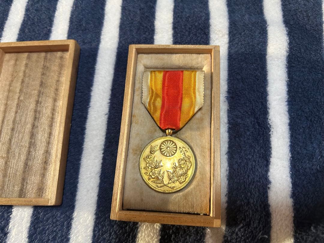 勲章 韓国併合記念章 明治四十三年 八月二十九日 共箱付き　◆ 旧日本軍　記章