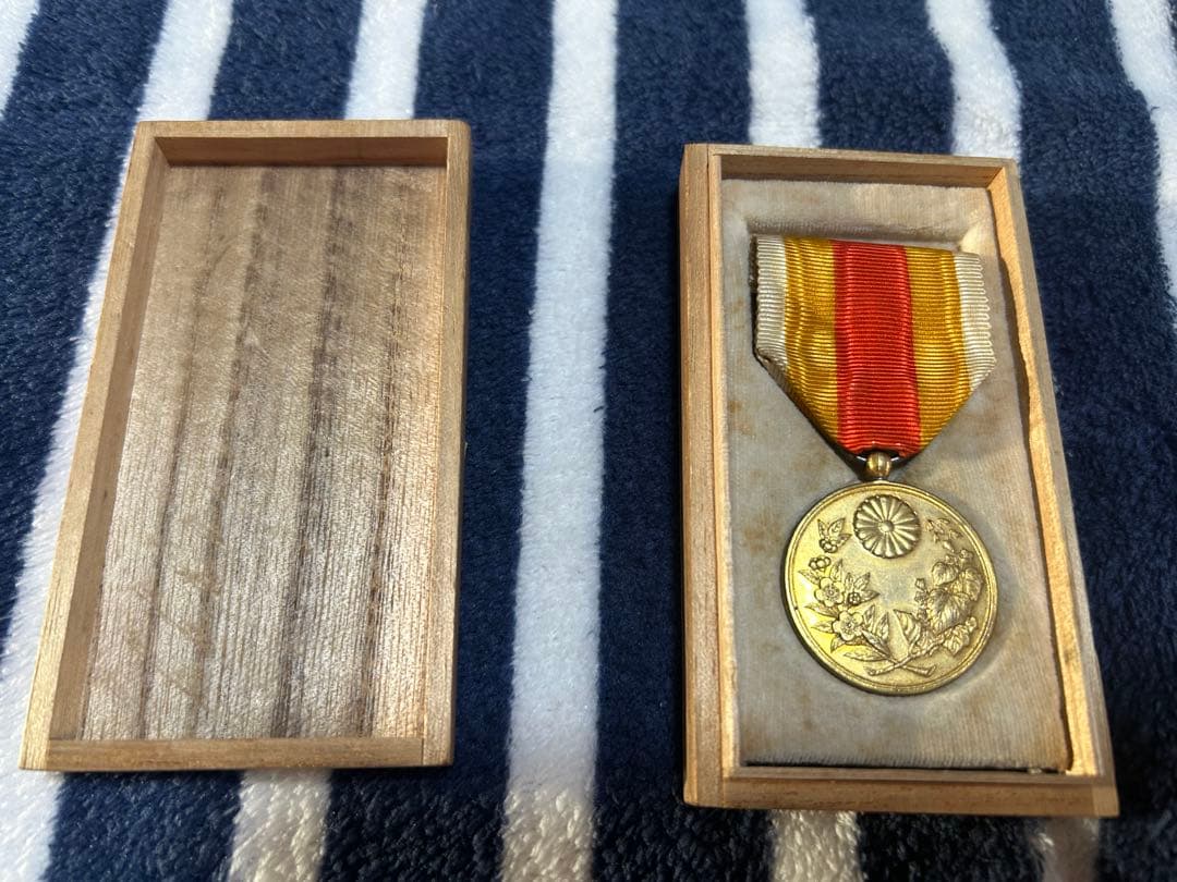 勲章 韓国併合記念章 明治四十三年 八月二十九日 共箱付き　◆ 旧日本軍　記章