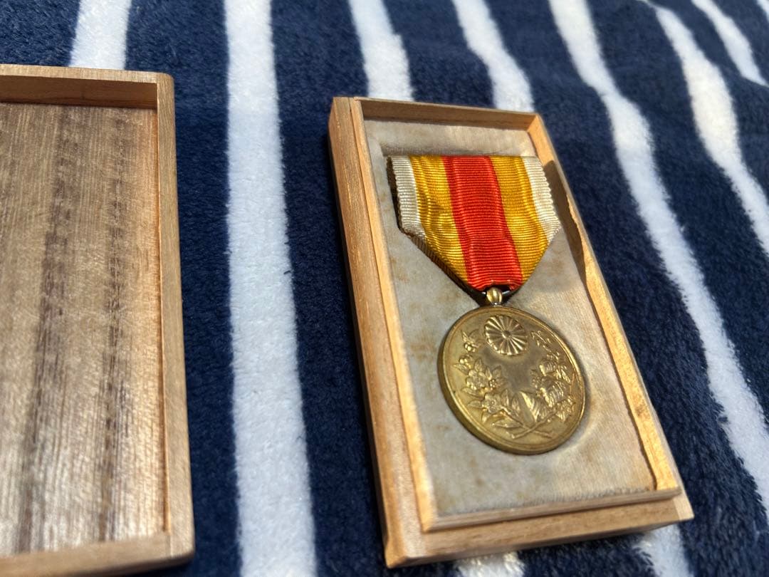 勲章 韓国併合記念章 明治四十三年 八月二十九日 共箱付き　◆ 旧日本軍　記章