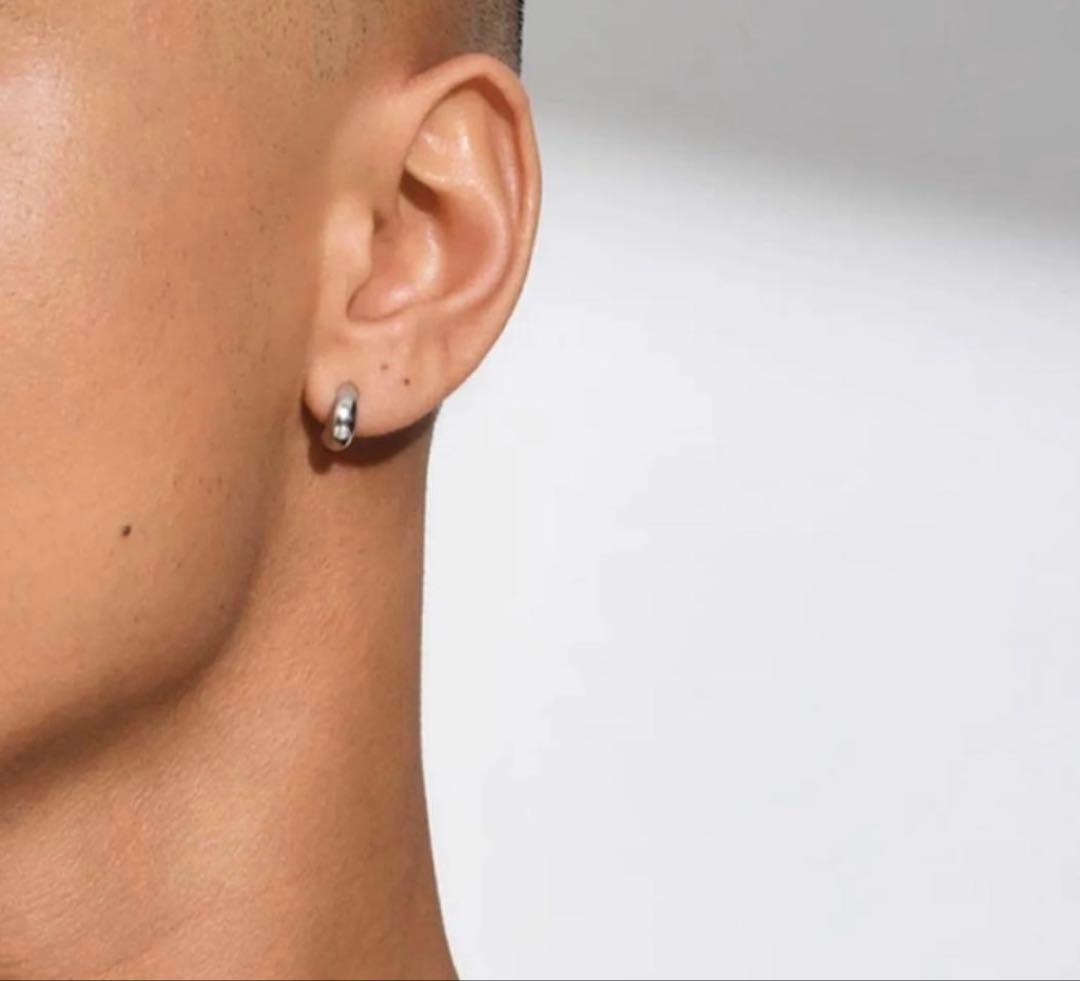 TOM WOOD Ice Huggies ミニ フープピアス シルバー 片耳用