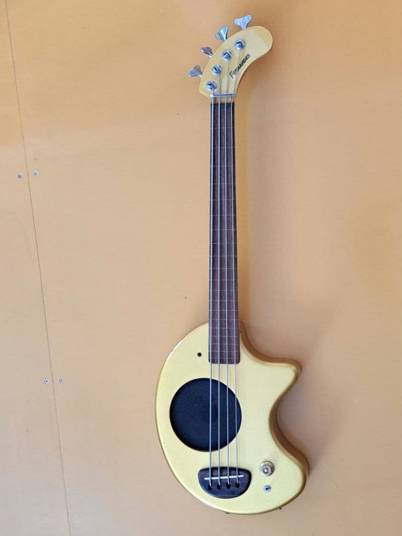 FERNANDES PIE-ZO フレットレス・エレキベース