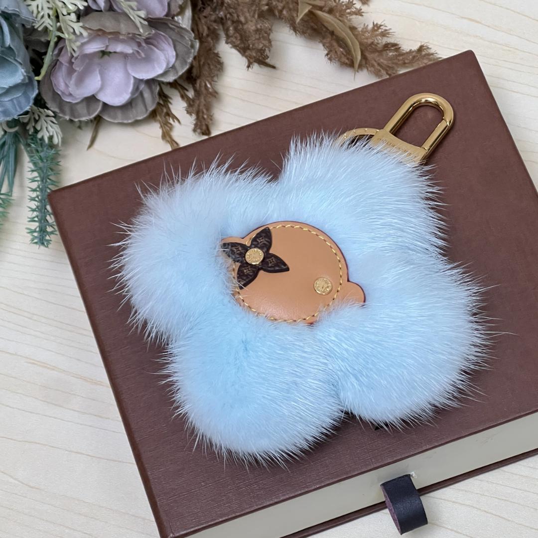 ルイヴィトン ヴィヴィエンヌ ファー 水色 スキー キーホルダー キーリング