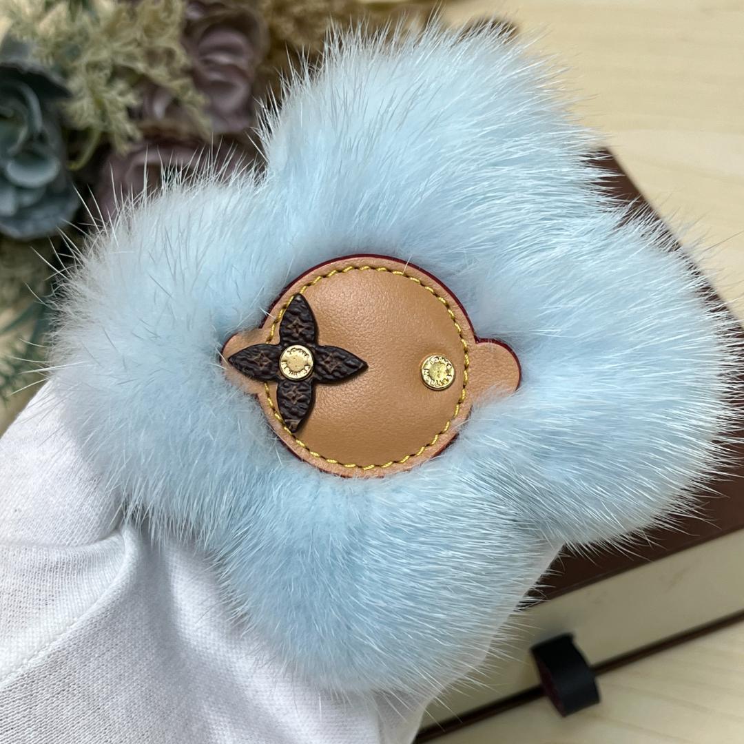 ルイヴィトン ヴィヴィエンヌ ファー 水色 スキー キーホルダー キーリング