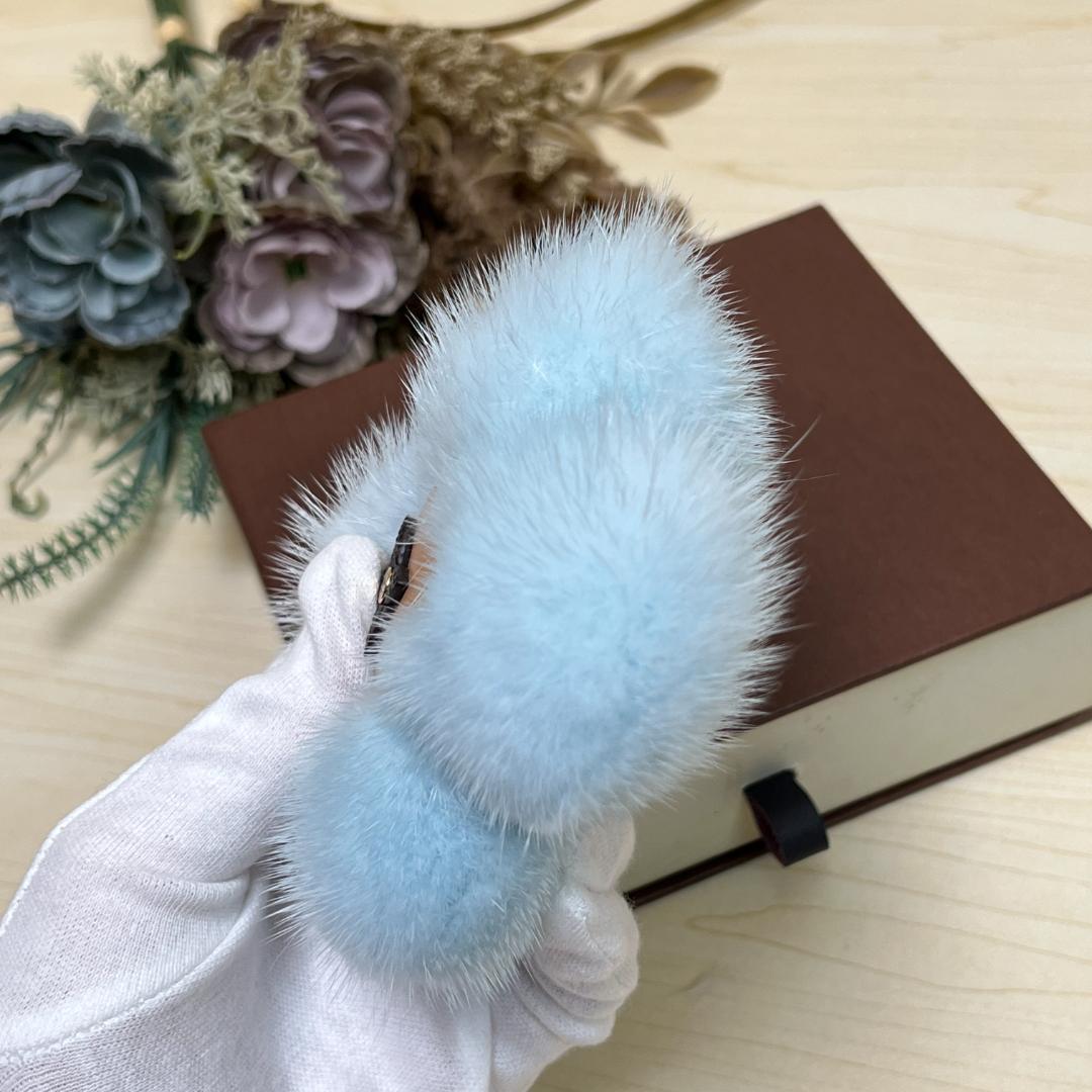 ルイヴィトン ヴィヴィエンヌ ファー 水色 スキー キーホルダー キーリング