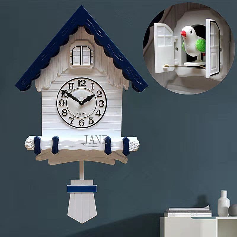 掛け時計カッコウが鳩時計を鳴らす