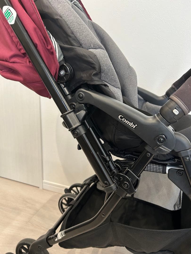 Combi ホワイトレーベル スゴカルα 4キャス コンパクト HK