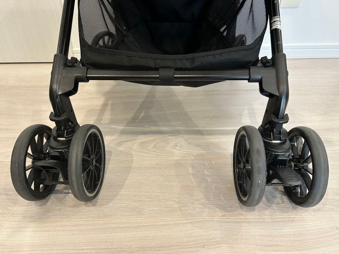 Combi ホワイトレーベル スゴカルα 4キャス コンパクト HK