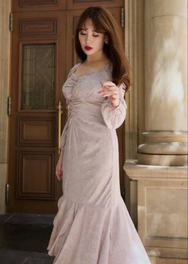 新品タグ付き☆Herlipto Rosa Ruched Satin Dress