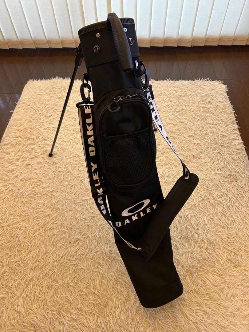 早い者勝ち【美品】OAKLEY セルフスタンドバッグ フード付き　ブラック