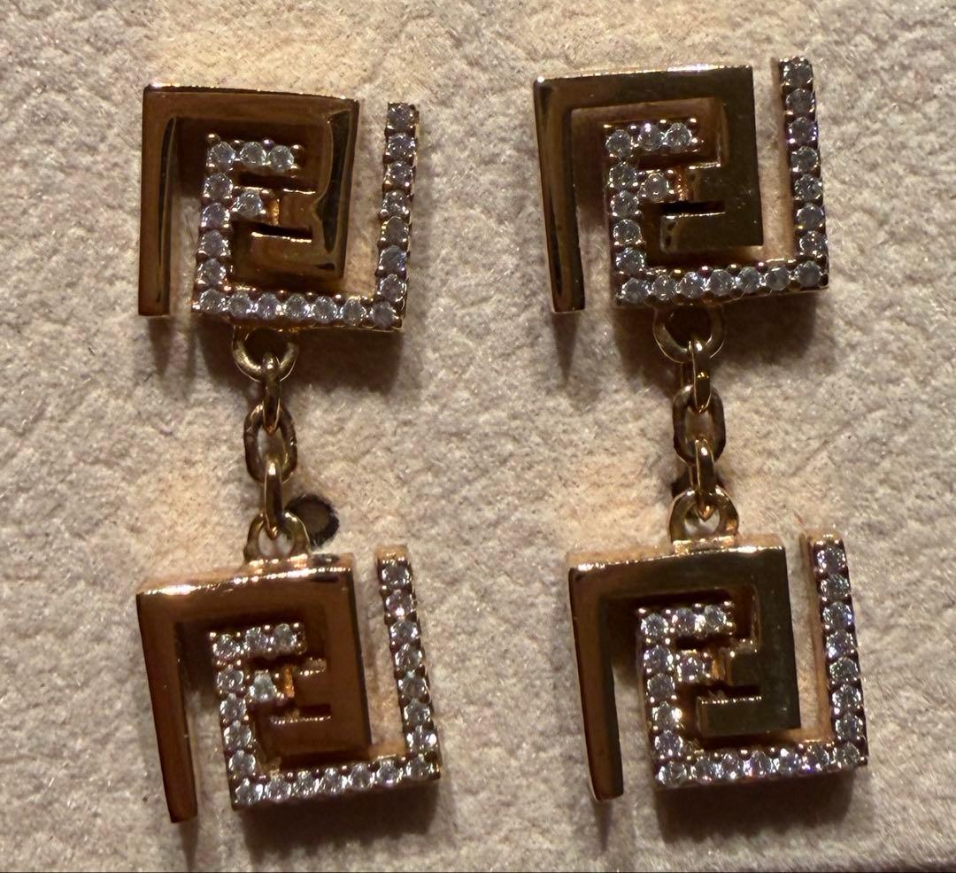 FENDI ピアス　ゴールド
