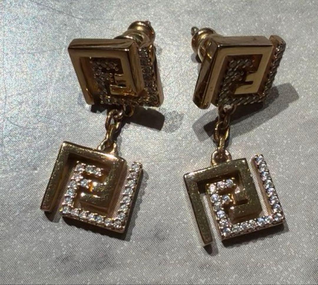 FENDI ピアス　ゴールド