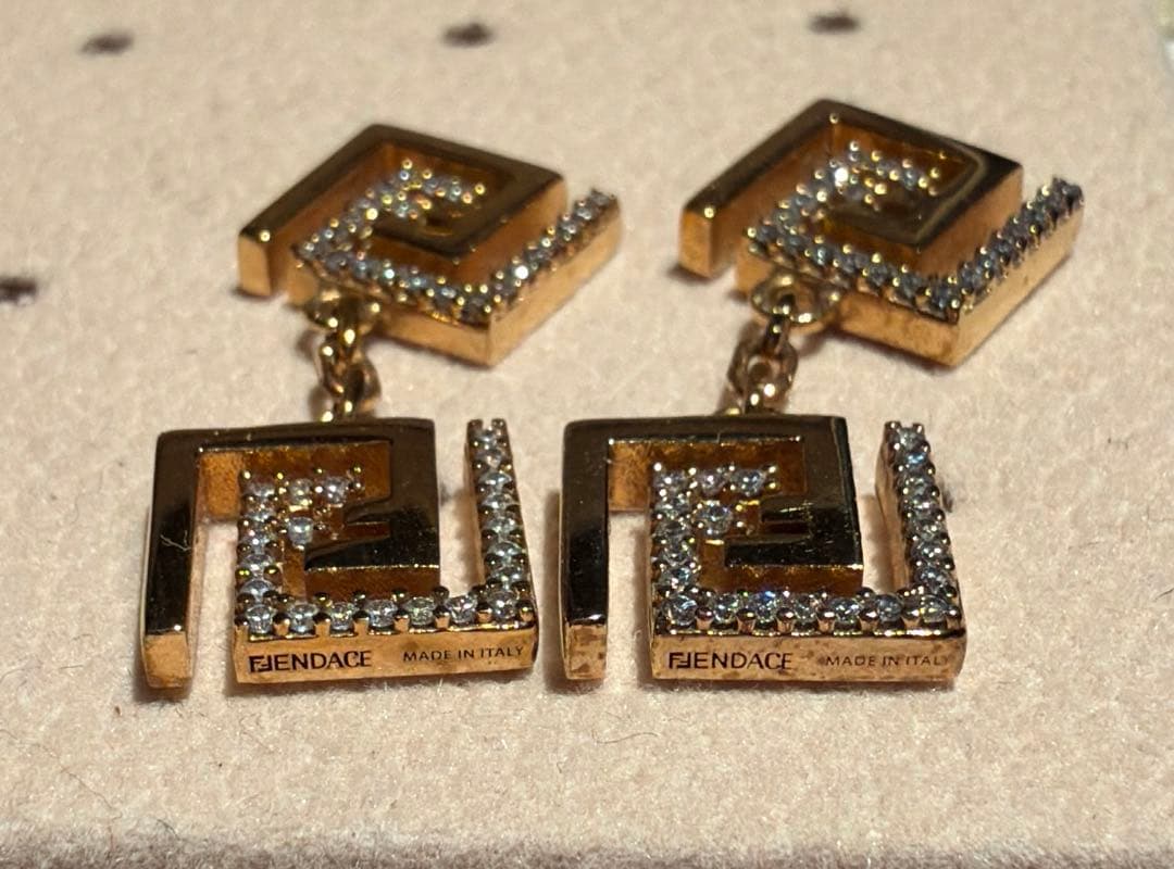 FENDI ピアス　ゴールド