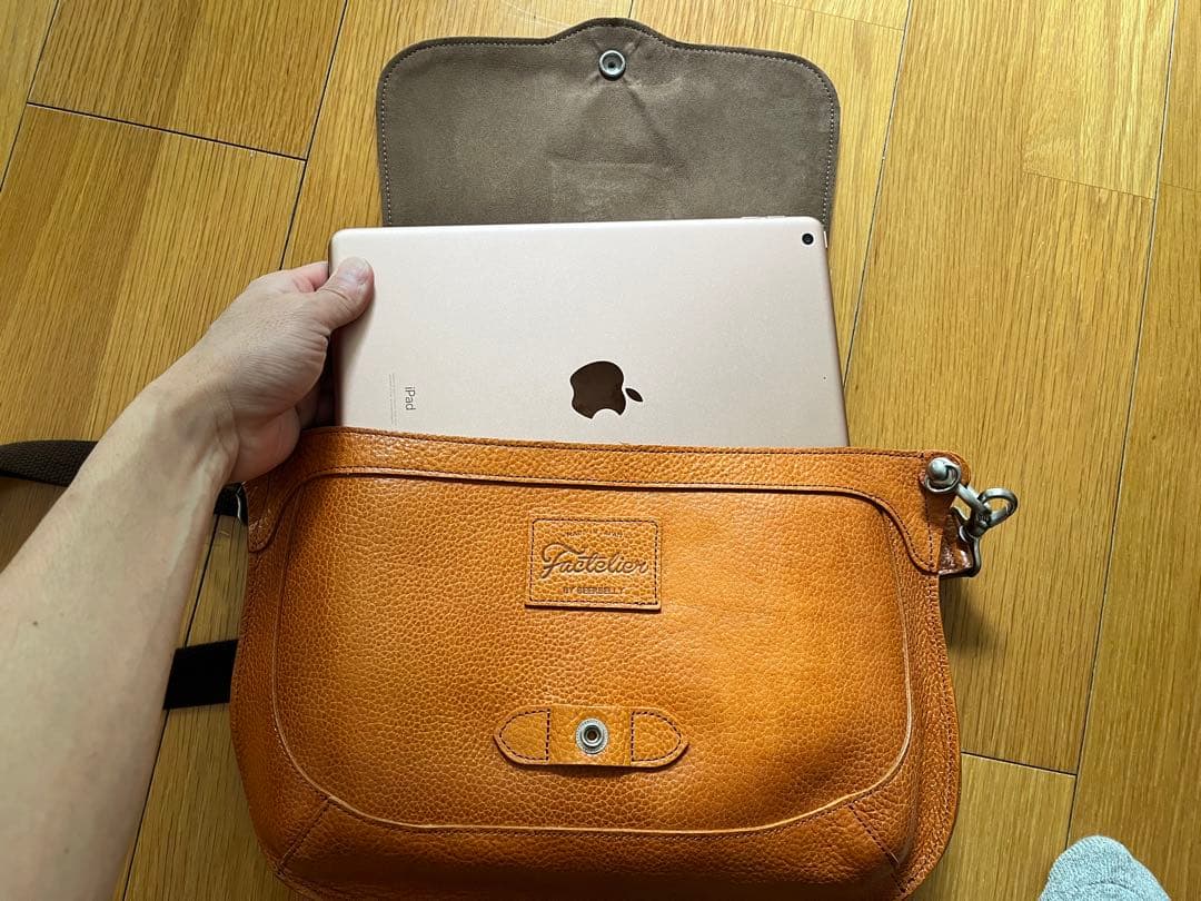 Factelier ショルダーバッグ