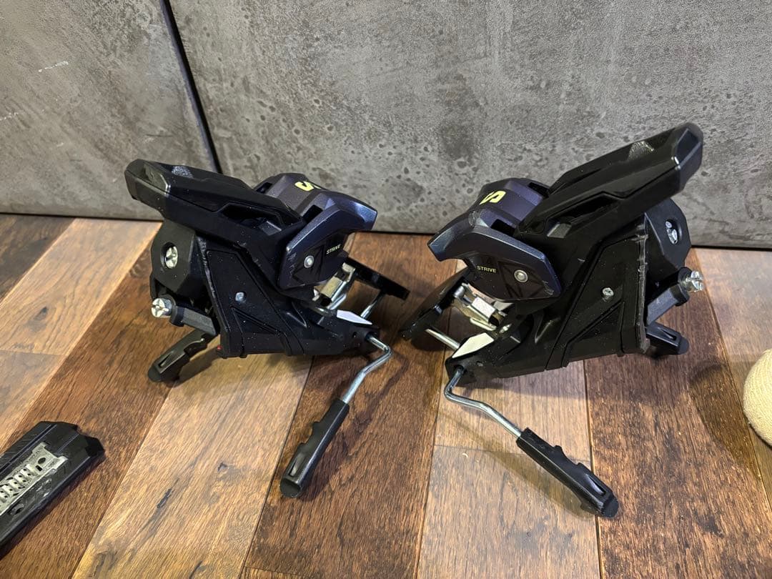 サロモンスキービンディングストライブ　SALOMON STRIVE 14 GW