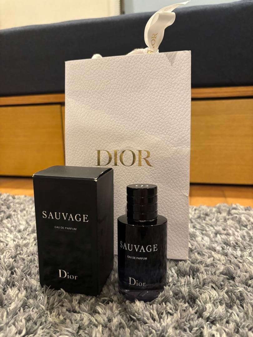 Dior Sauvage オードパルファム　人気香水　ほぼ未使用　箱と袋付き